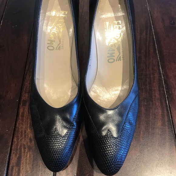 Ferragamo black leather heels size 8 - Picture 2 of 5